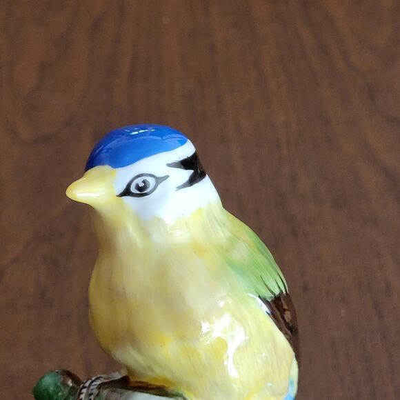 Vintage Tuscan Blue Cap Female Yellow Bird Figurine England 5.25". - Picture 6 of 16
